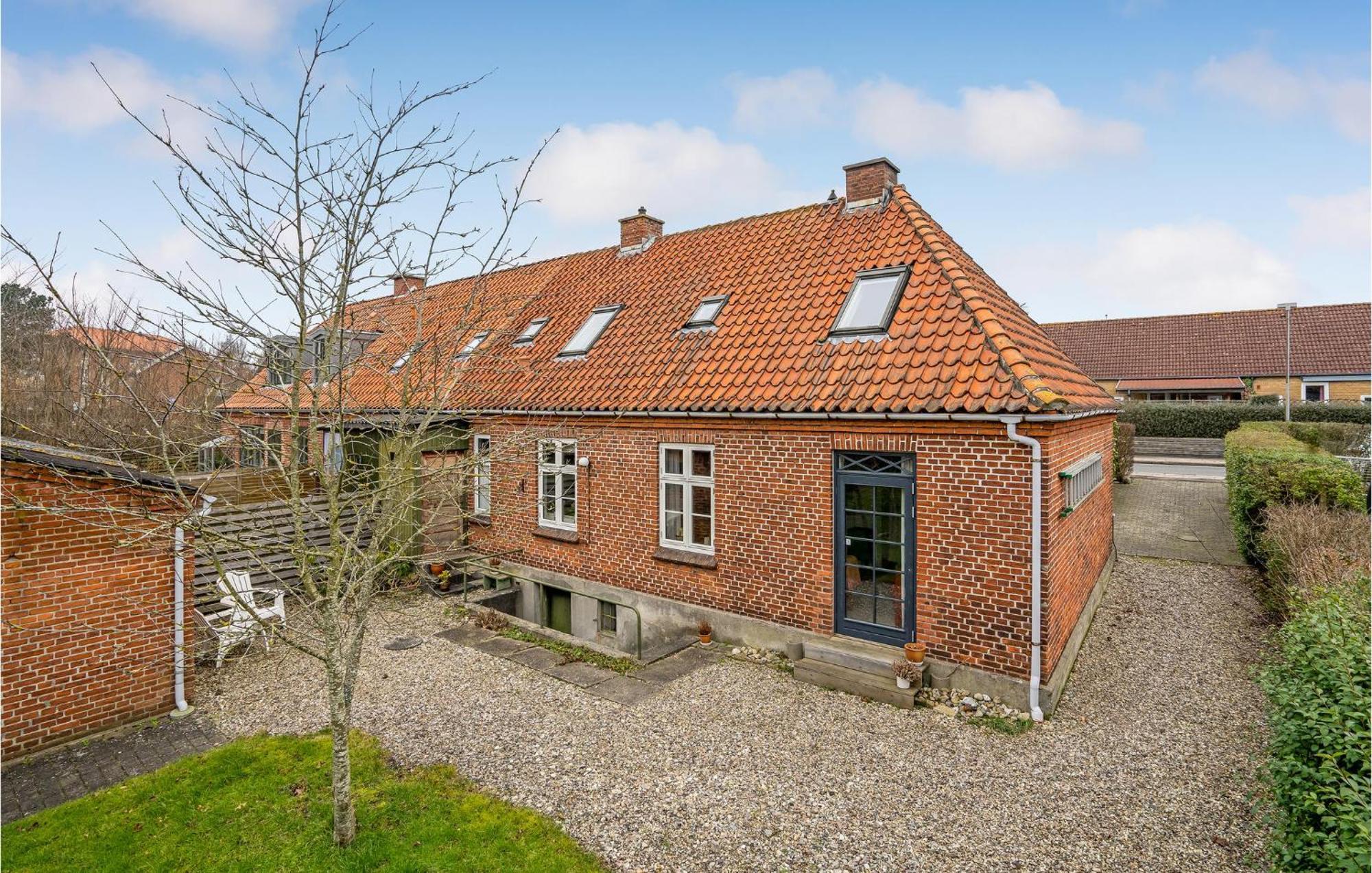 Lovely Home In Sonderborg With Kitchen 外观 照片